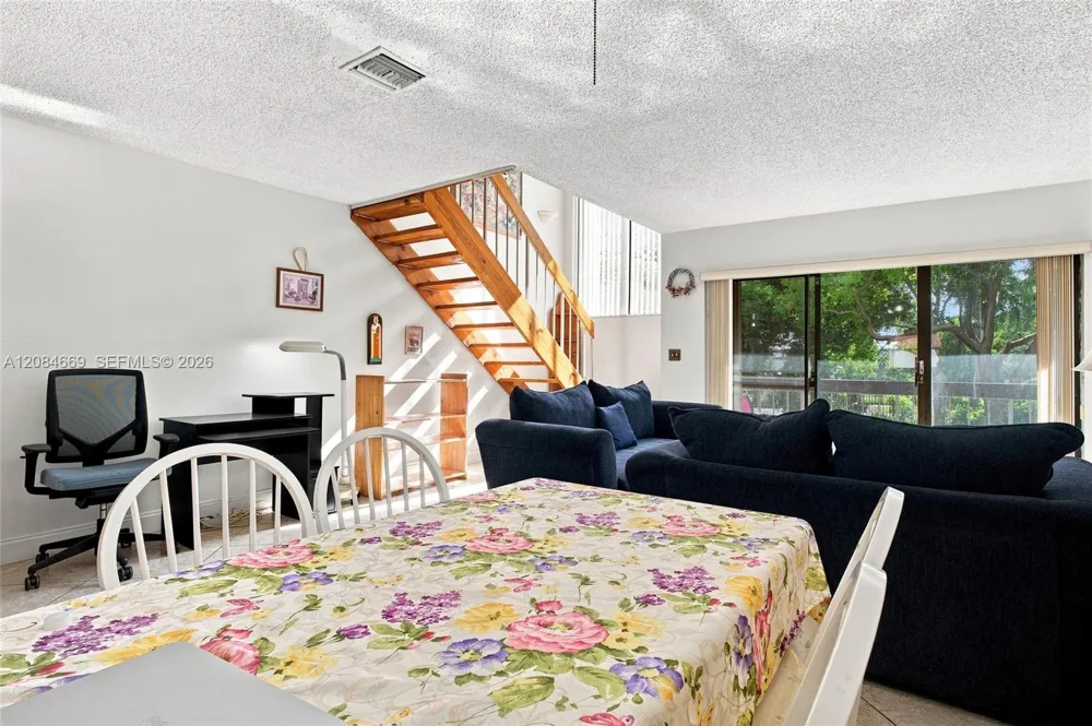 9905 NW 9th St Cir #12-21 Miami, FL 33172