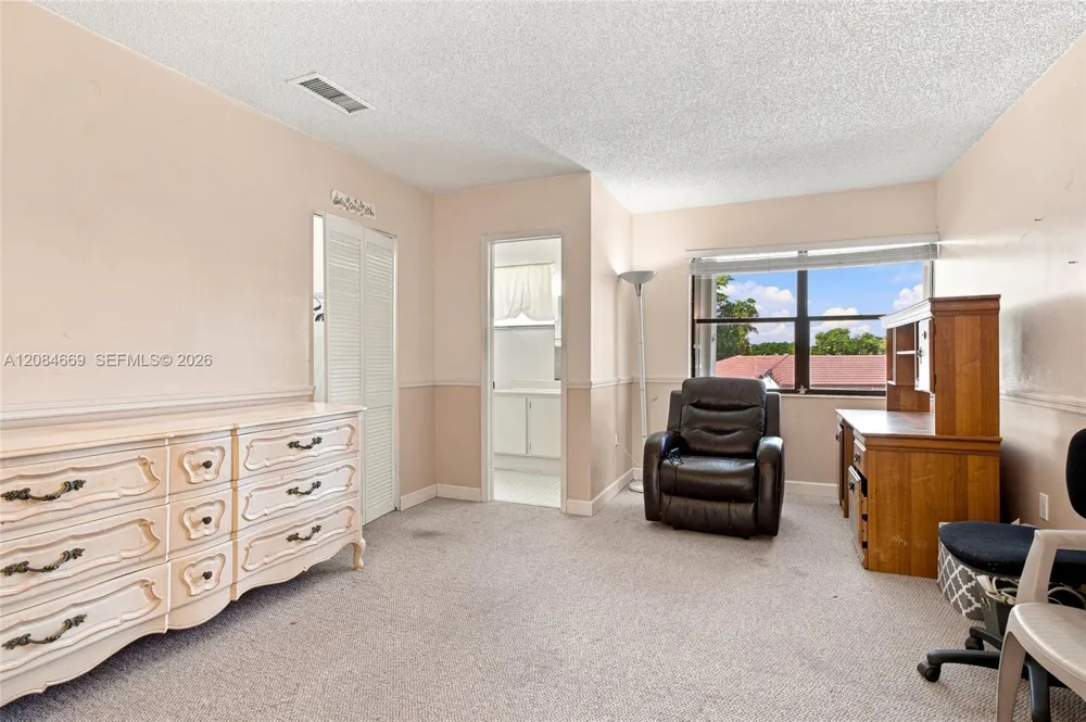 9905 NW 9th St Cir #12-21 Miami, FL 33172