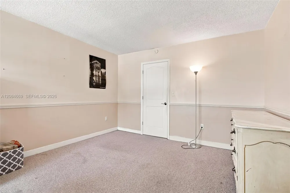9905 NW 9th St Cir #12-21 Miami, FL 33172