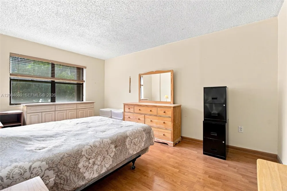 9905 NW 9th St Cir #12-21 Miami, FL 33172