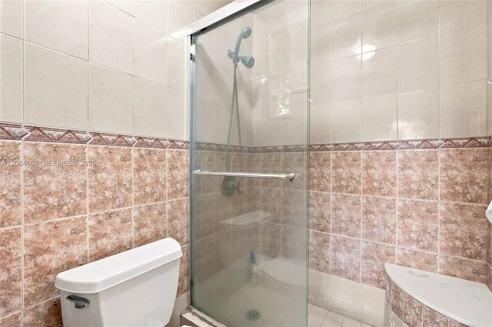 9905 NW 9th St Cir #12-21 Miami, FL 33172