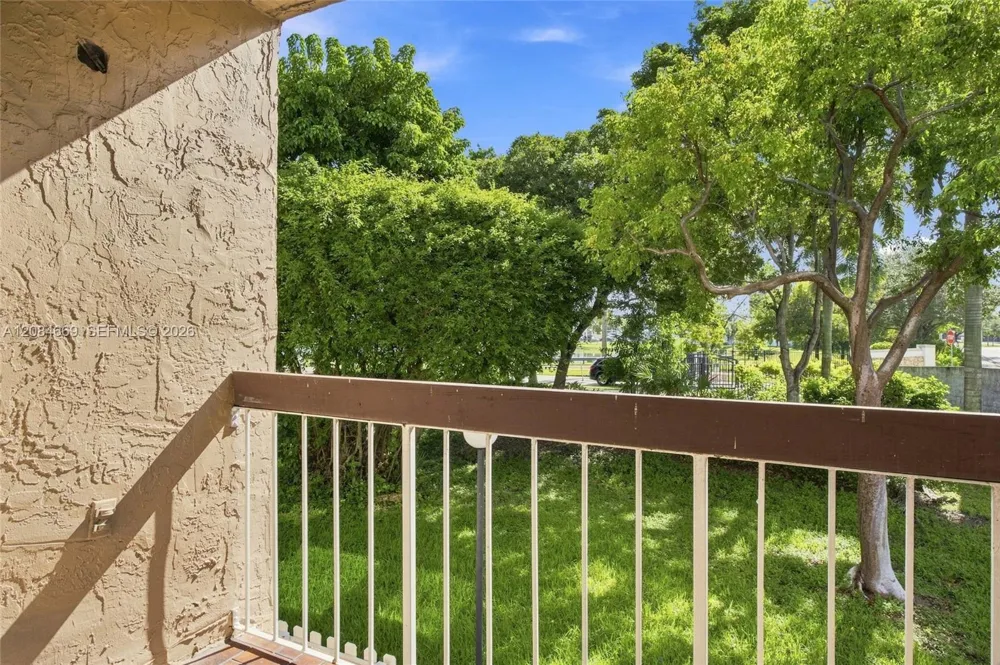 9905 NW 9th St Cir #12-21 Miami, FL 33172