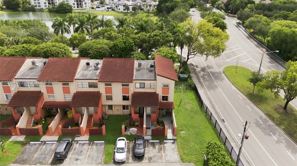 9905 NW 9th St Cir #12-21 Miami, FL 33172