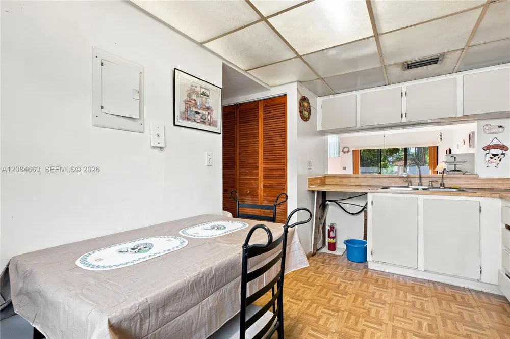 9905 NW 9th St Cir #12-21 Miami, FL 33172