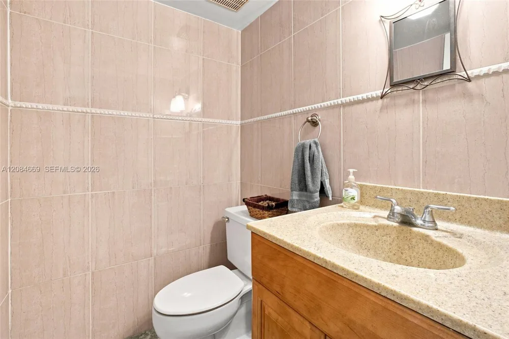 9905 NW 9th St Cir #12-21 Miami, FL 33172
