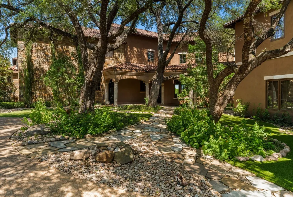 3220 Fall Creek Estates Drive Spicewood, TX 78669