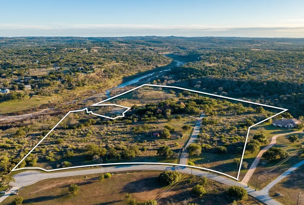 3220 Fall Creek Estates Drive Spicewood, TX 78669