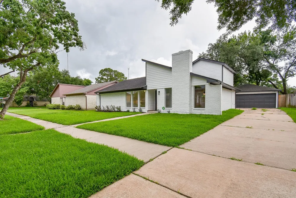 1815 Mustang Springs Drive Missouri City, TX 77459