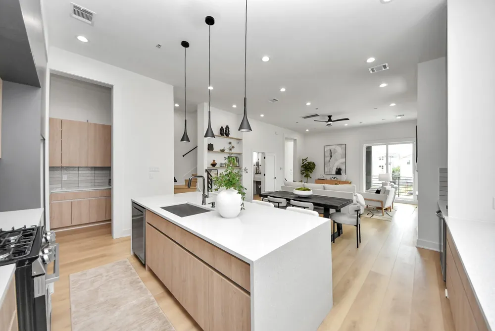 1601 W 25th Street Houston, TX 77008