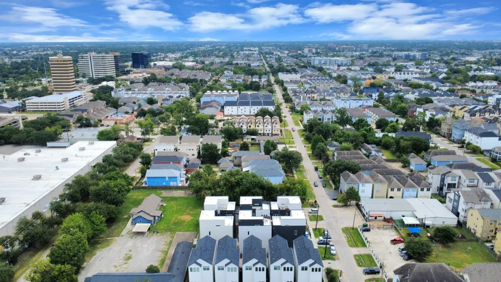 1601 W 25th Street Houston, TX 77008