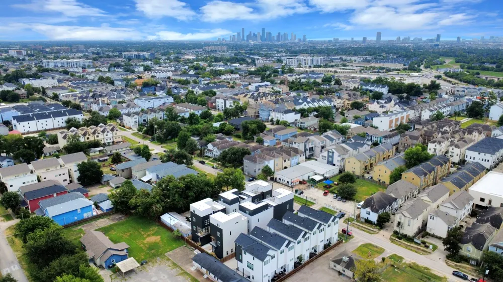 1601 W 25th Street Houston, TX 77008