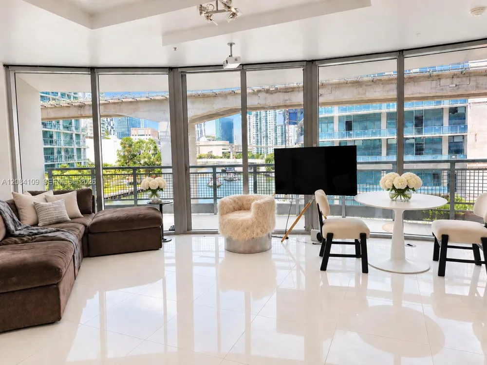 690 SW 1st Ct #602 Miami, FL 33130