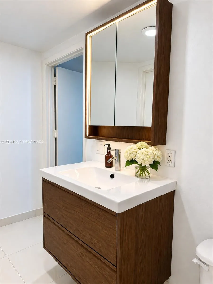 690 SW 1st Ct #602 Miami, FL 33130