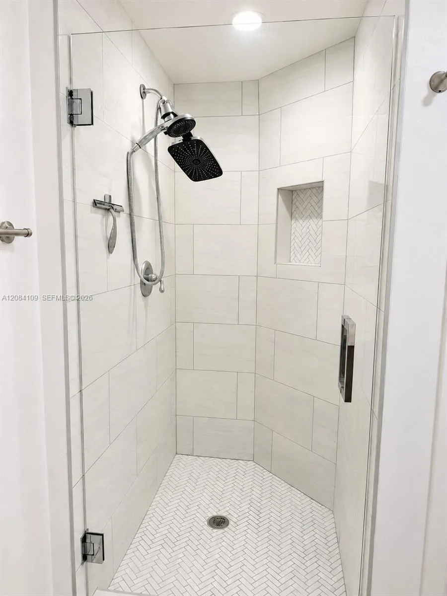 690 SW 1st Ct #602 Miami, FL 33130
