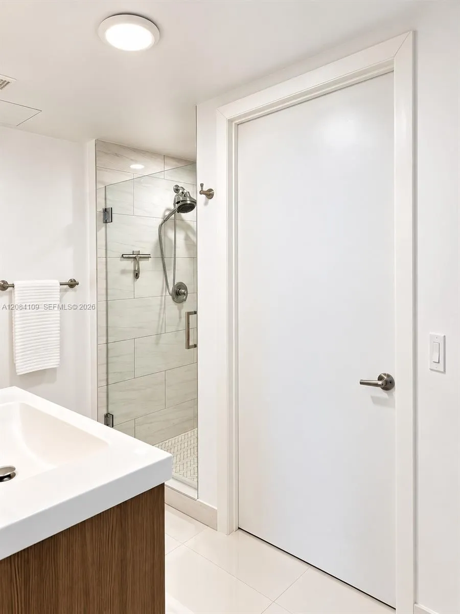690 SW 1st Ct #602 Miami, FL 33130