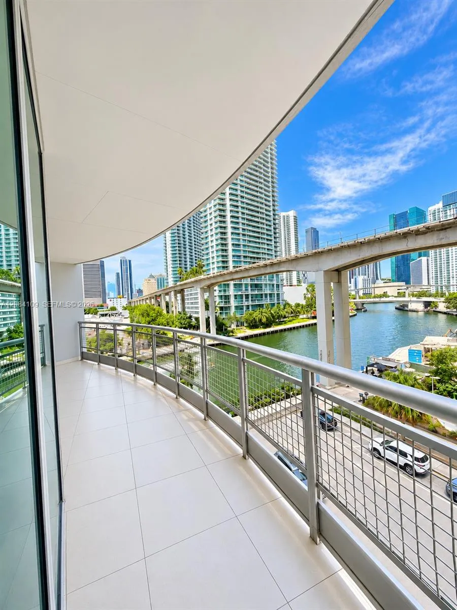 690 SW 1st Ct #602 Miami, FL 33130