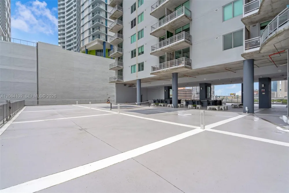690 SW 1st Ct #602 Miami, FL 33130