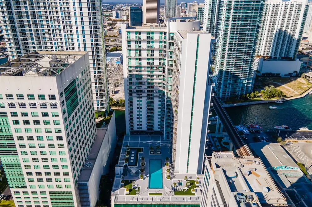 690 SW 1st Ct #602 Miami, FL 33130