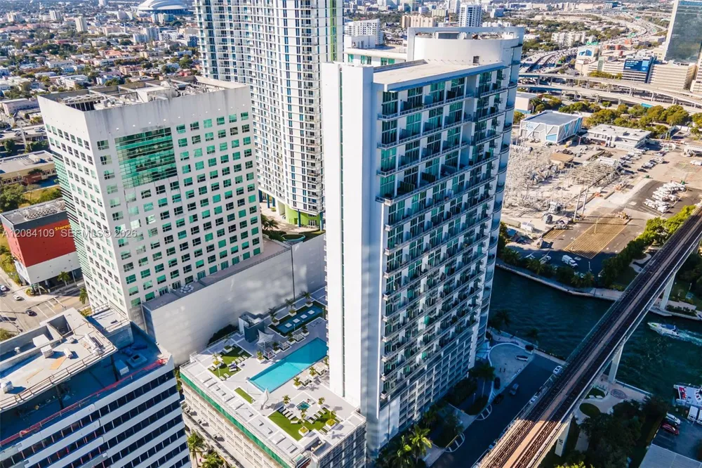 690 SW 1st Ct #602 Miami, FL 33130
