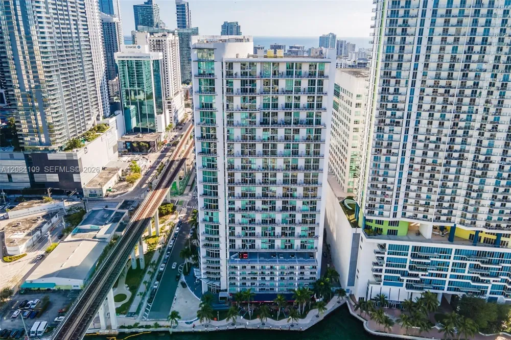 690 SW 1st Ct #602 Miami, FL 33130