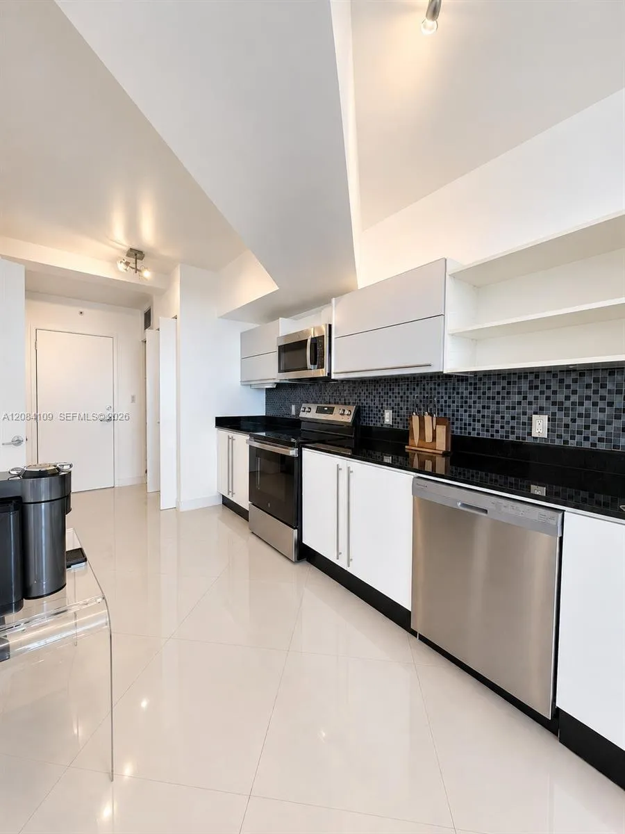 690 SW 1st Ct #602 Miami, FL 33130