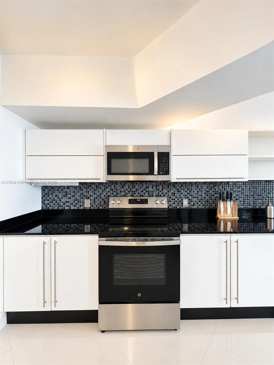 690 SW 1st Ct #602 Miami, FL 33130