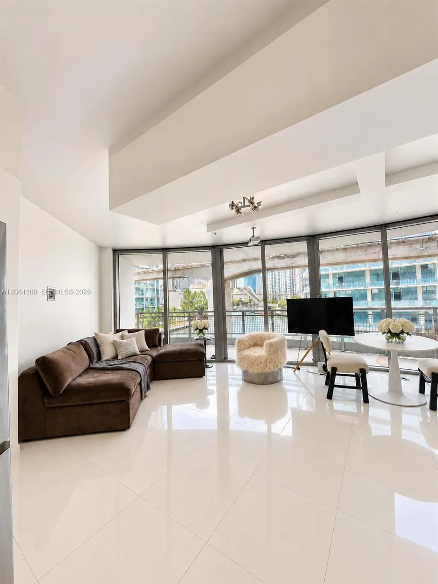 690 SW 1st Ct #602 Miami, FL 33130