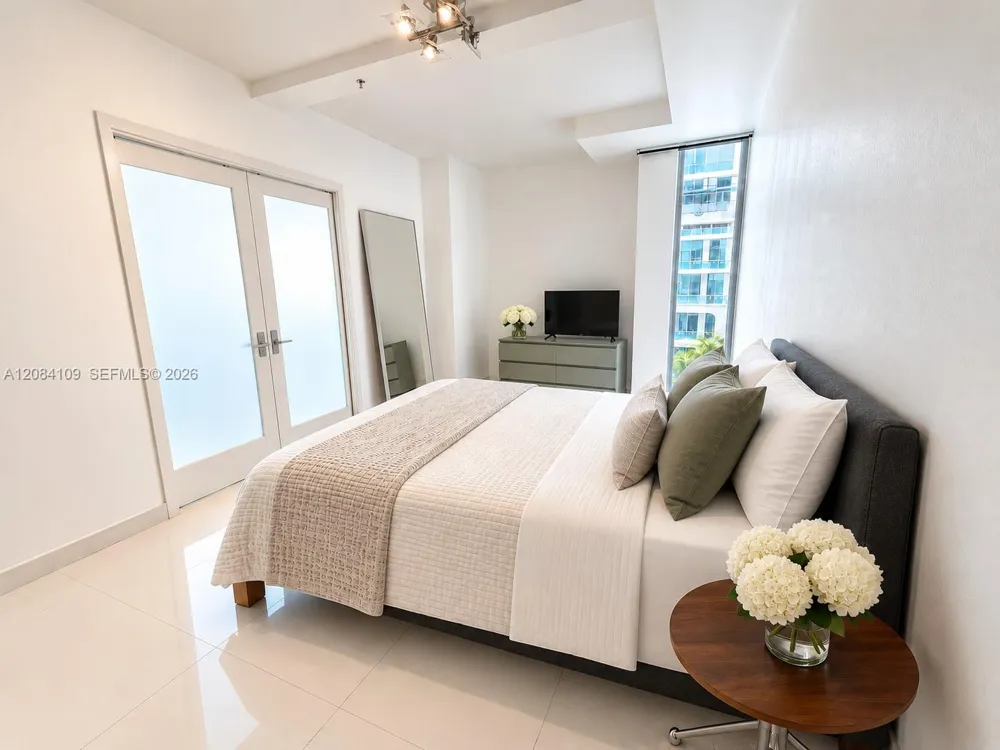 690 SW 1st Ct #602 Miami, FL 33130