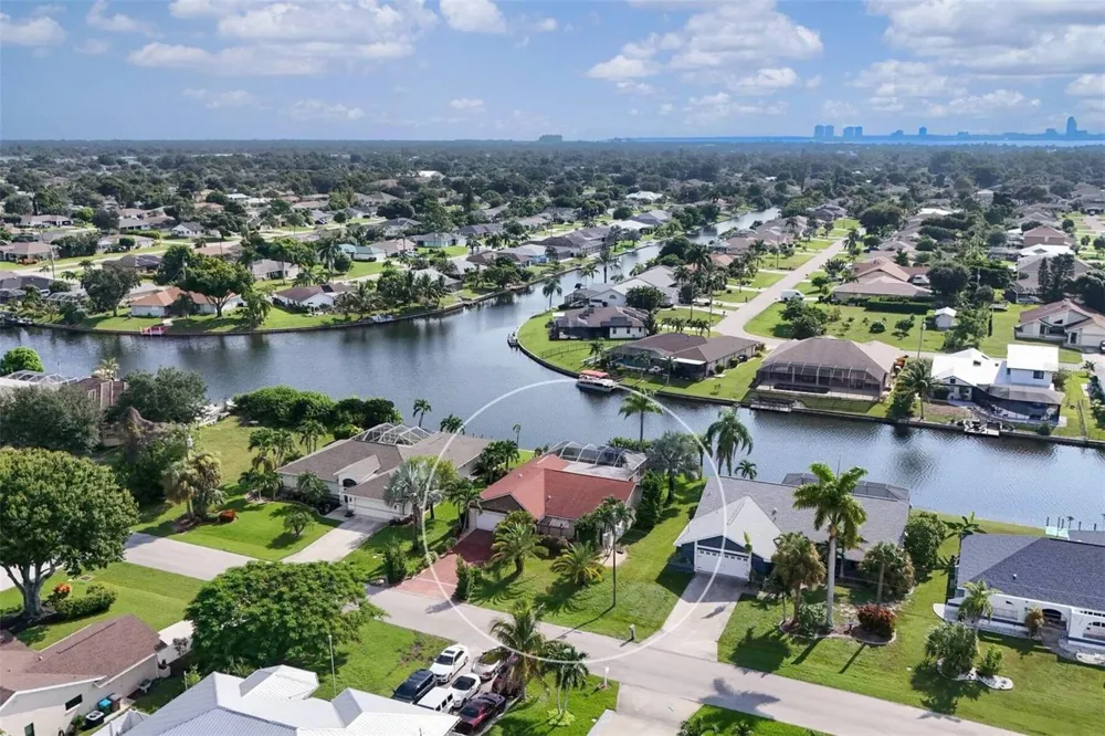 519 SE 20TH COURT Cape Coral, FL 33990