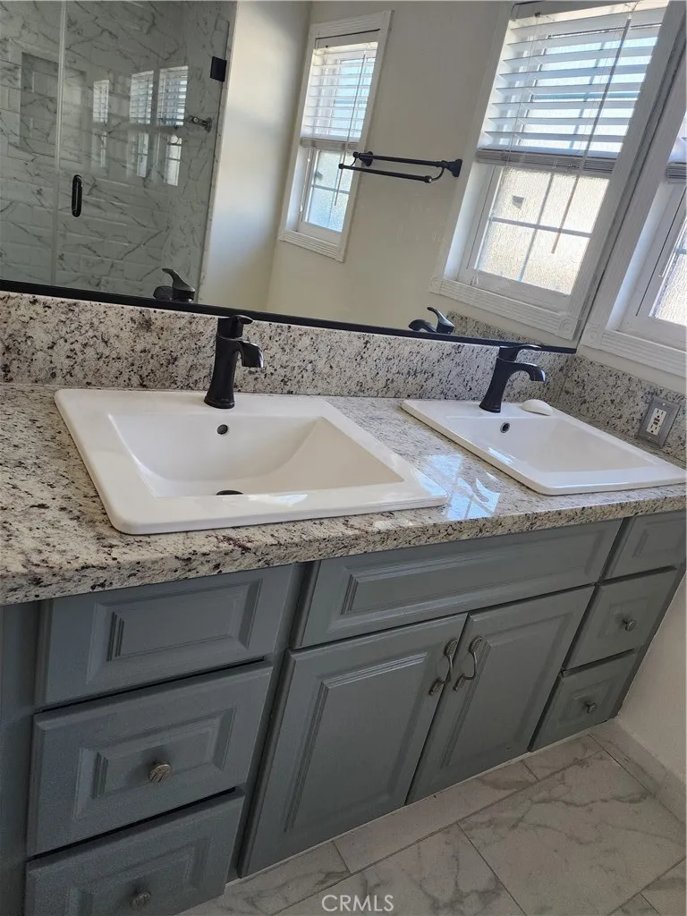 840 S Dunsmuir Los Angeles, CA 90036