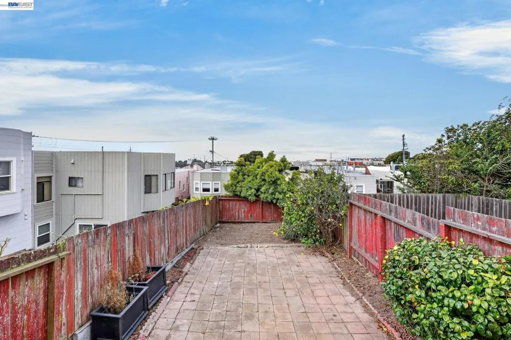 2283 30th Avenue San Francisco, CA 94116