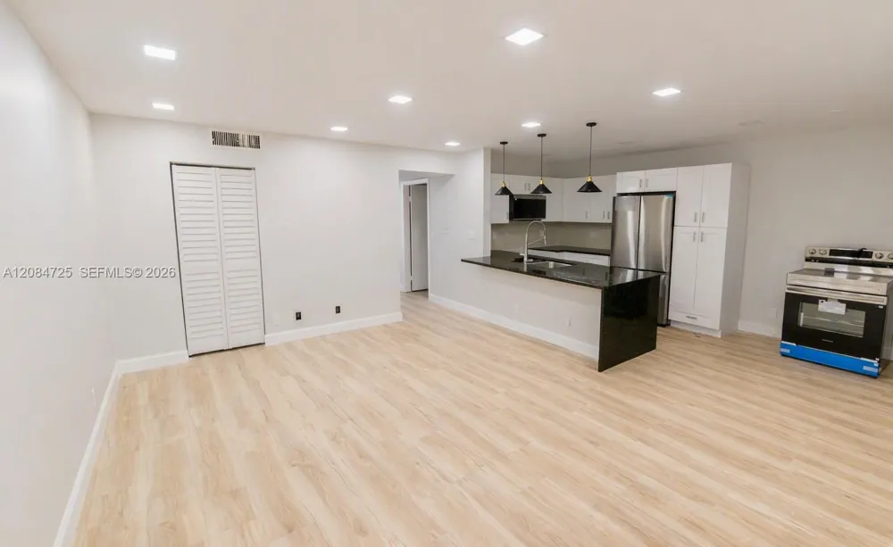 2100 Springdale Blvd #314 Palm Springs, FL 33461