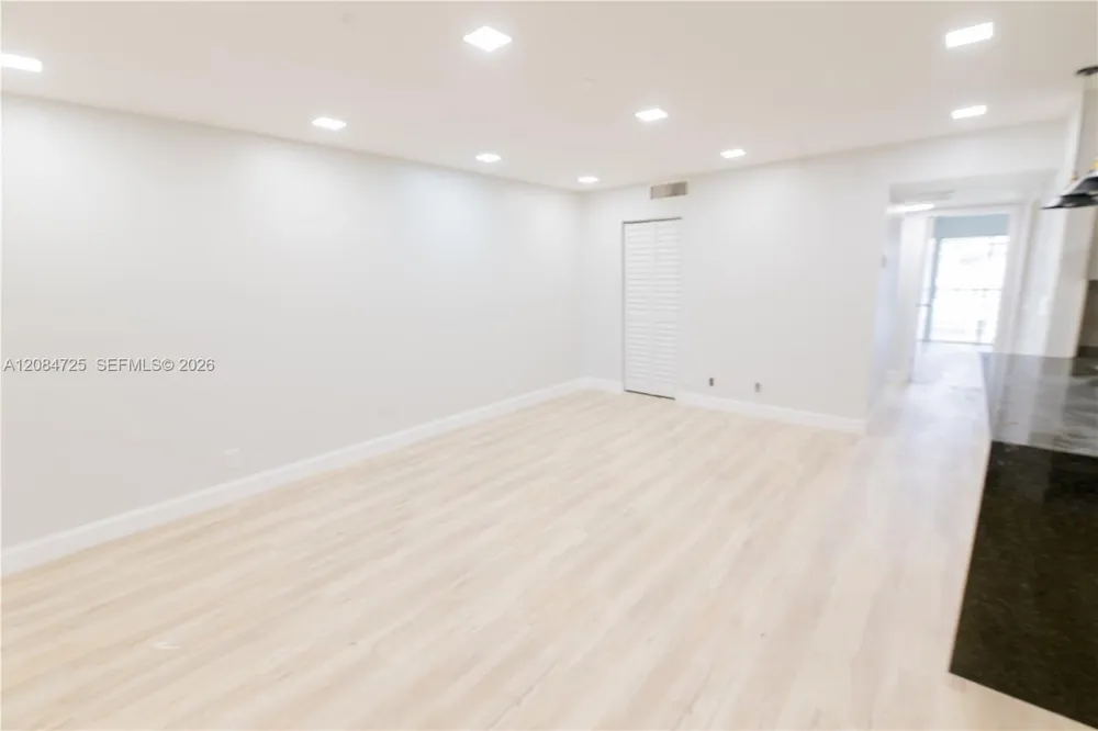 2100 Springdale Blvd #314 Palm Springs, FL 33461