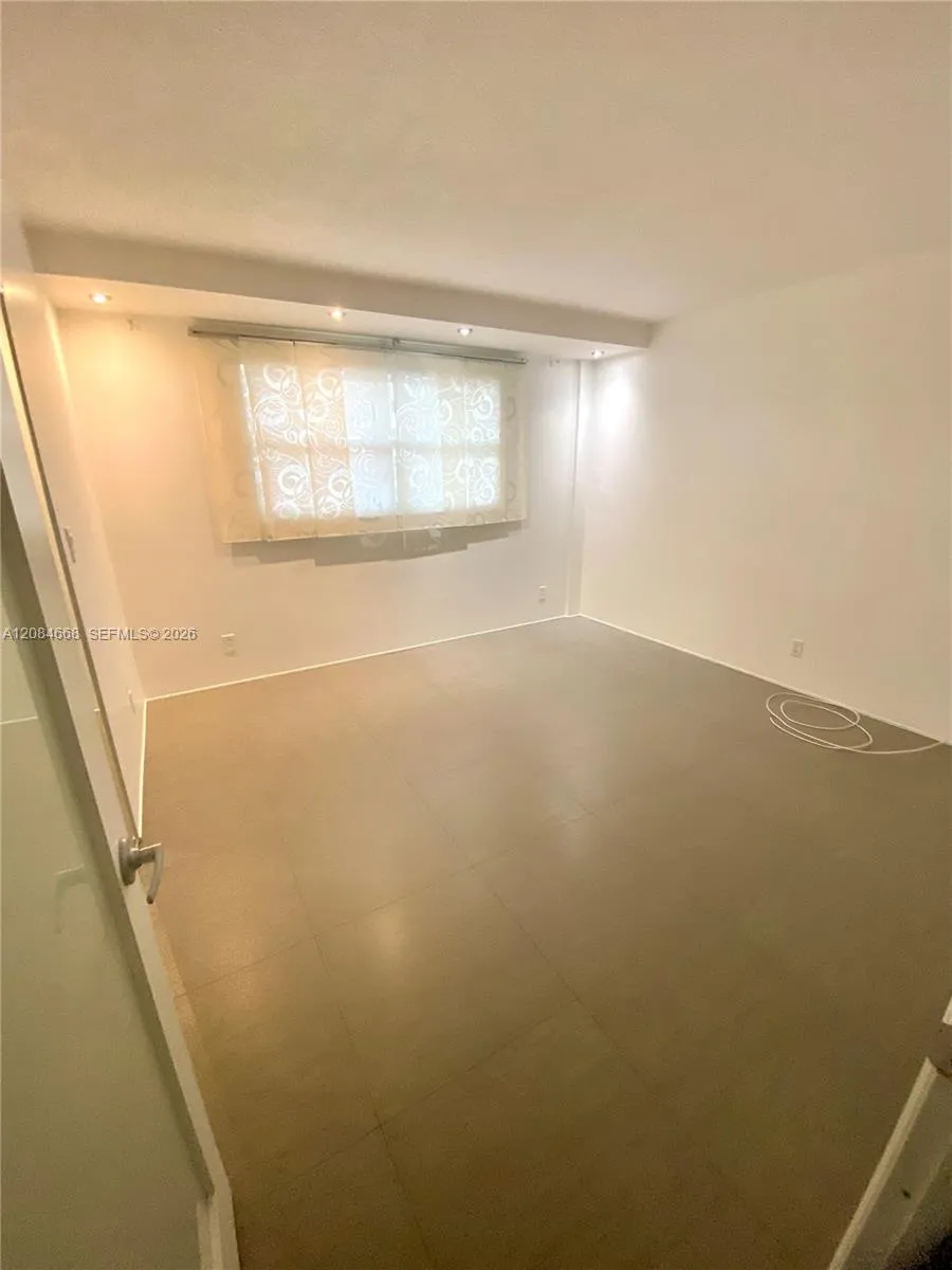 400 Golden Isles Dr #9 Hallandale Beach, FL 33009
