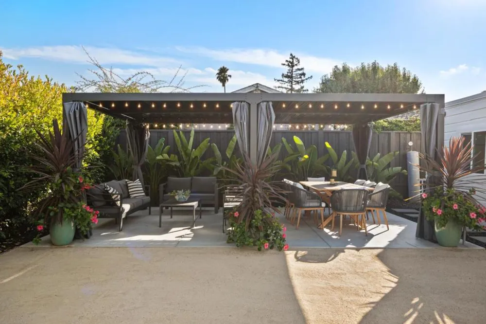 1124 Fay Street Redwood City, CA 94061