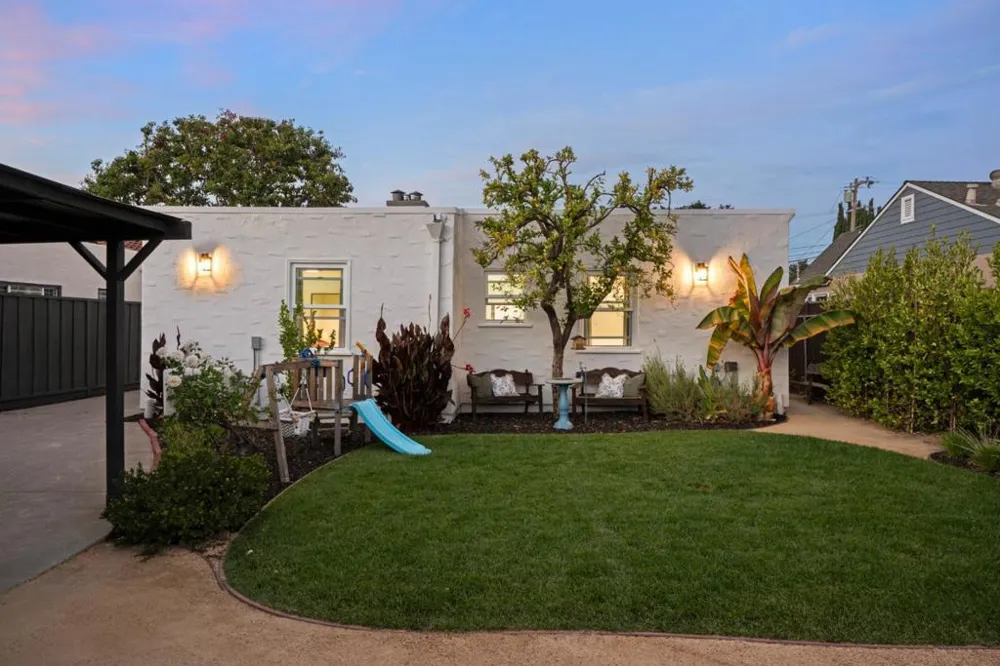 1124 Fay Street Redwood City, CA 94061