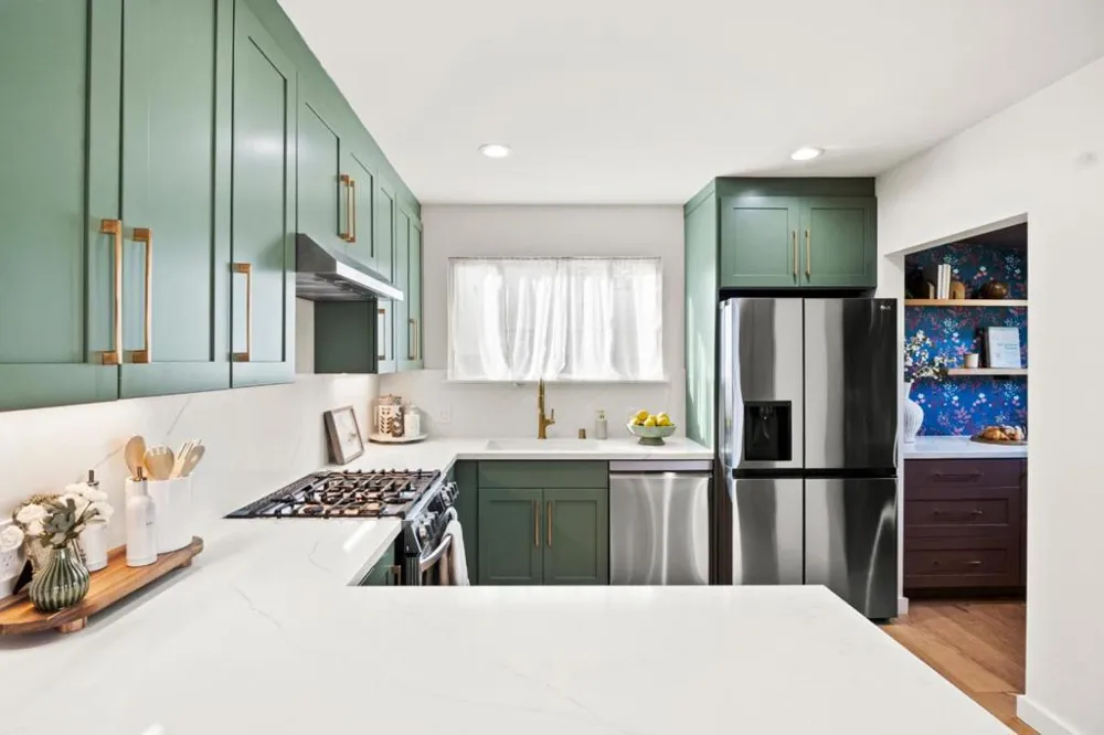 1124 Fay Street Redwood City, CA 94061