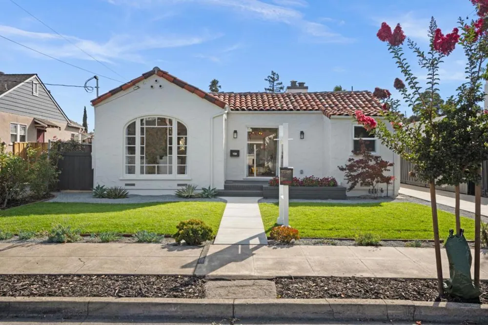 1124 Fay Street Redwood City, CA 94061