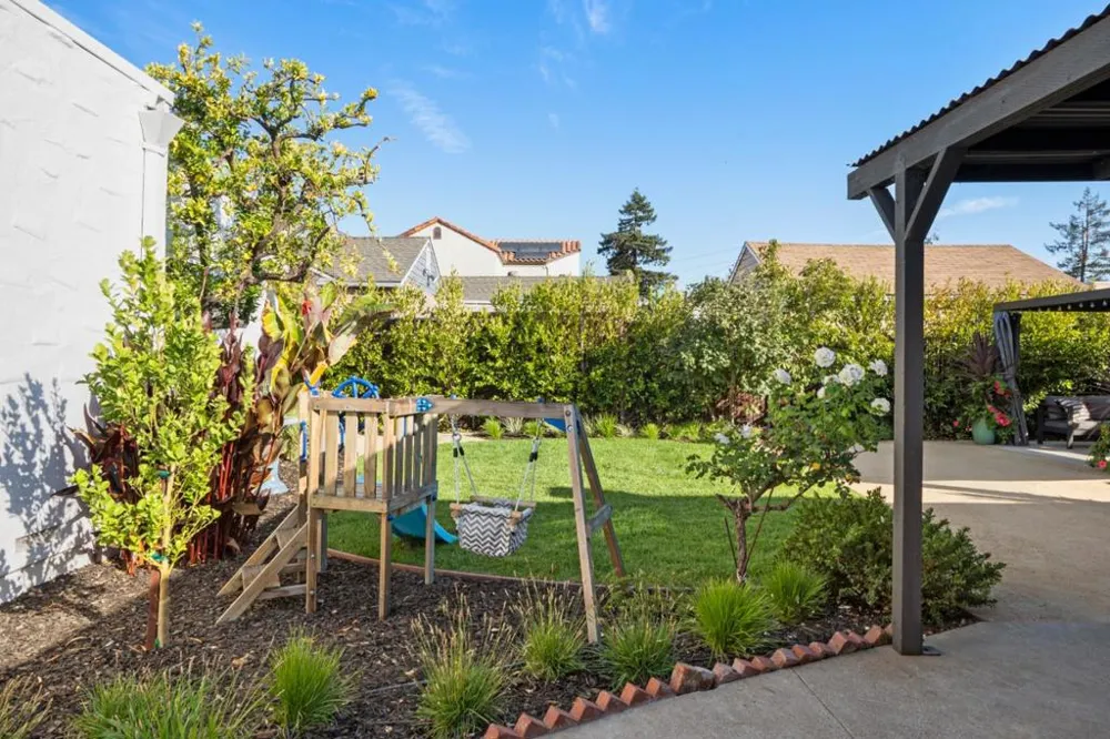 1124 Fay Street Redwood City, CA 94061