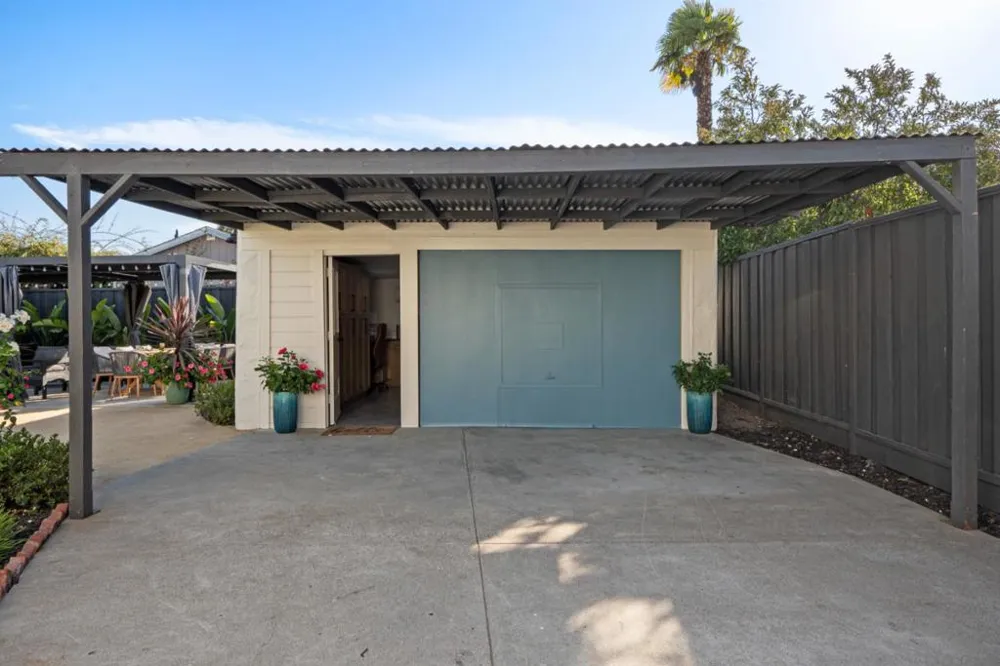 1124 Fay Street Redwood City, CA 94061