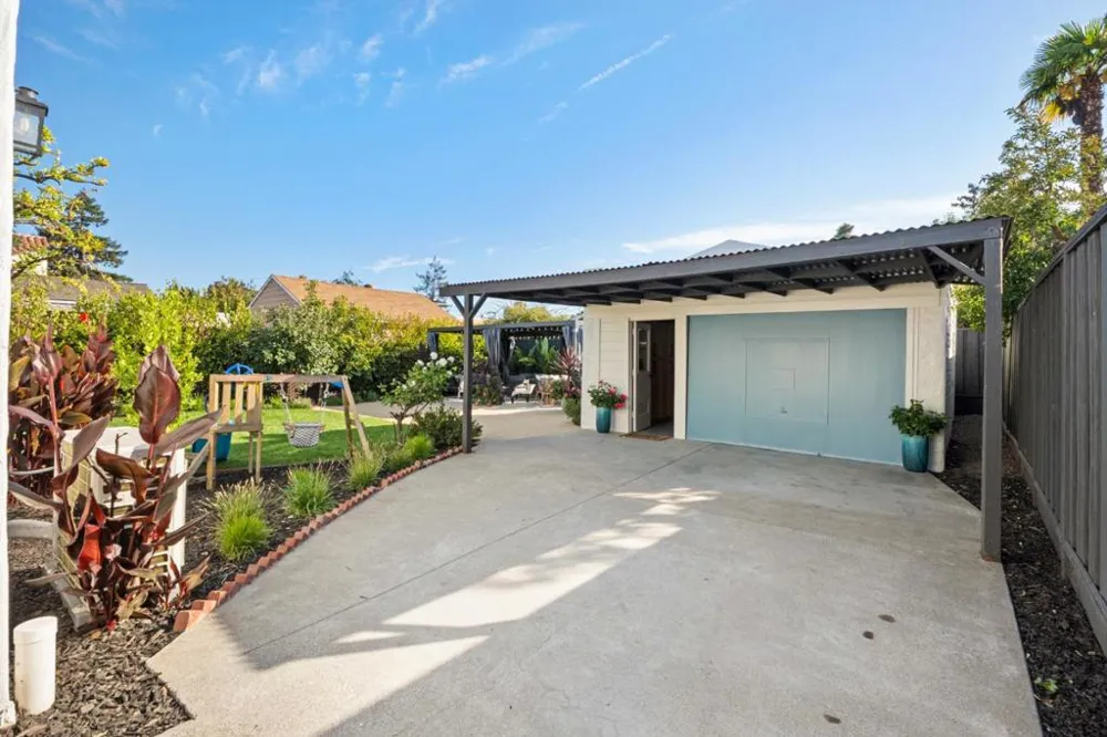 1124 Fay Street Redwood City, CA 94061