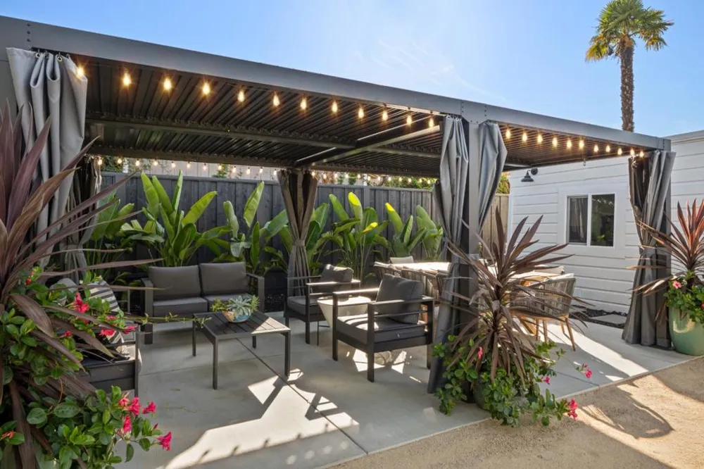1124 Fay Street Redwood City, CA 94061