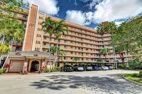 7380 S Oriole Boulevard #605