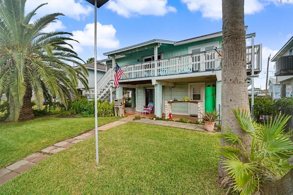 531 Pompano Street Bayou Vista, TX 77563