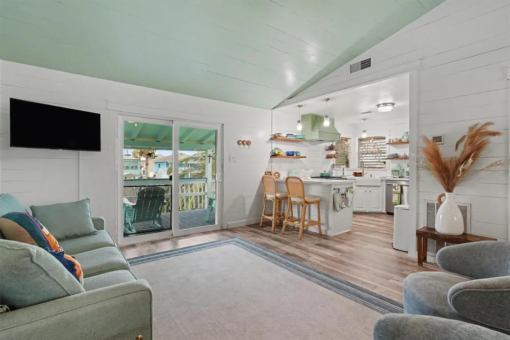 531 Pompano Street Bayou Vista, TX 77563