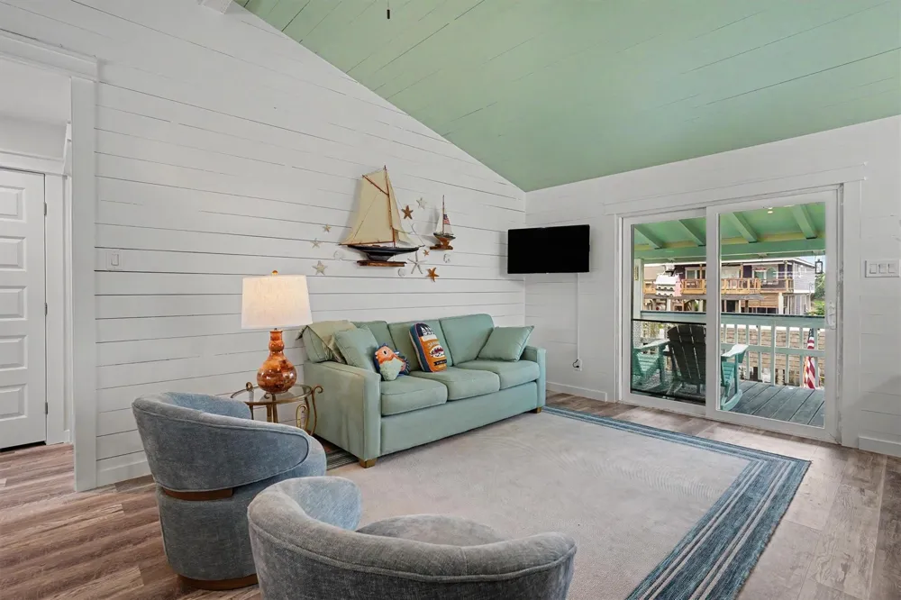 531 Pompano Street Bayou Vista, TX 77563