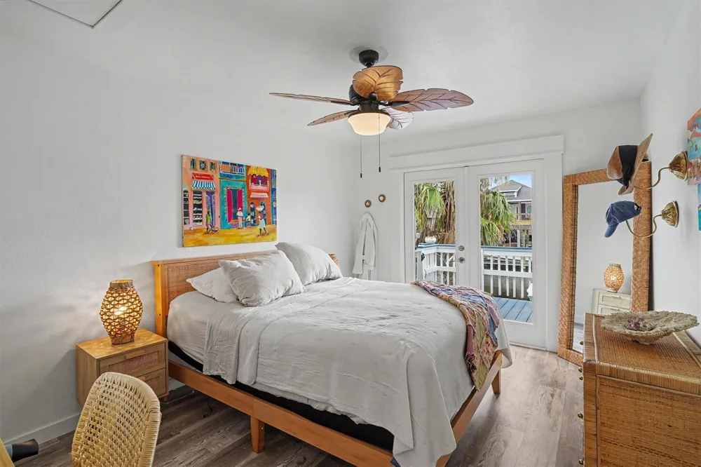 531 Pompano Street Bayou Vista, TX 77563