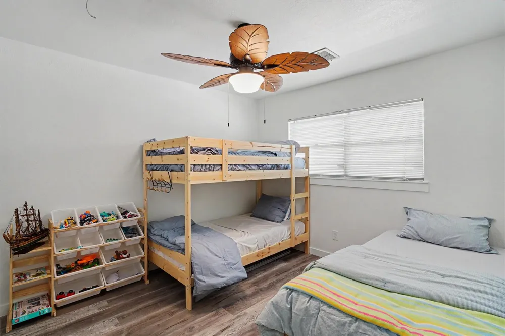 531 Pompano Street Bayou Vista, TX 77563