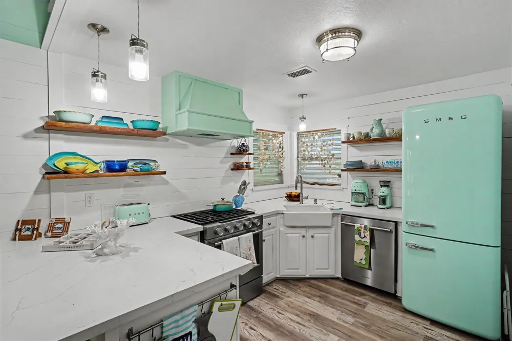 531 Pompano Street Bayou Vista, TX 77563