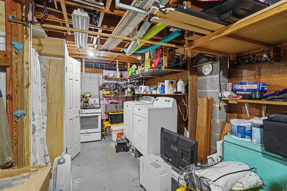 531 Pompano Street Bayou Vista, TX 77563